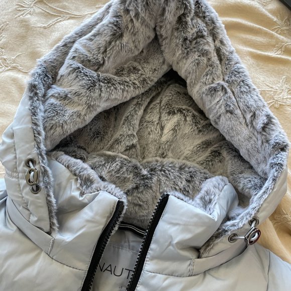 NAUTICA || Women's Gray Silver Removable Hooded Fur Trim Puffer Jacket - Size L - Picture 4 of 10